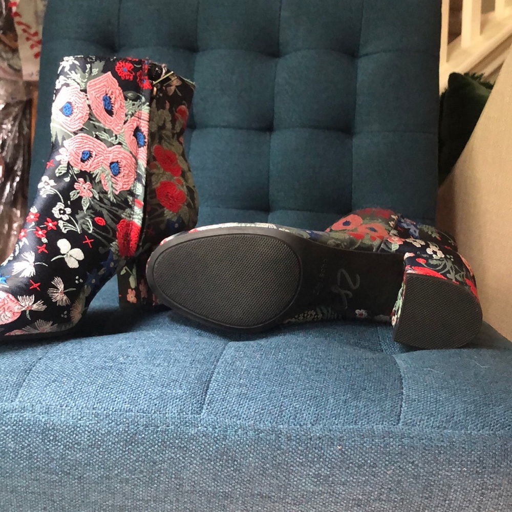 Silk Flower Booties - Picture 3 of 3